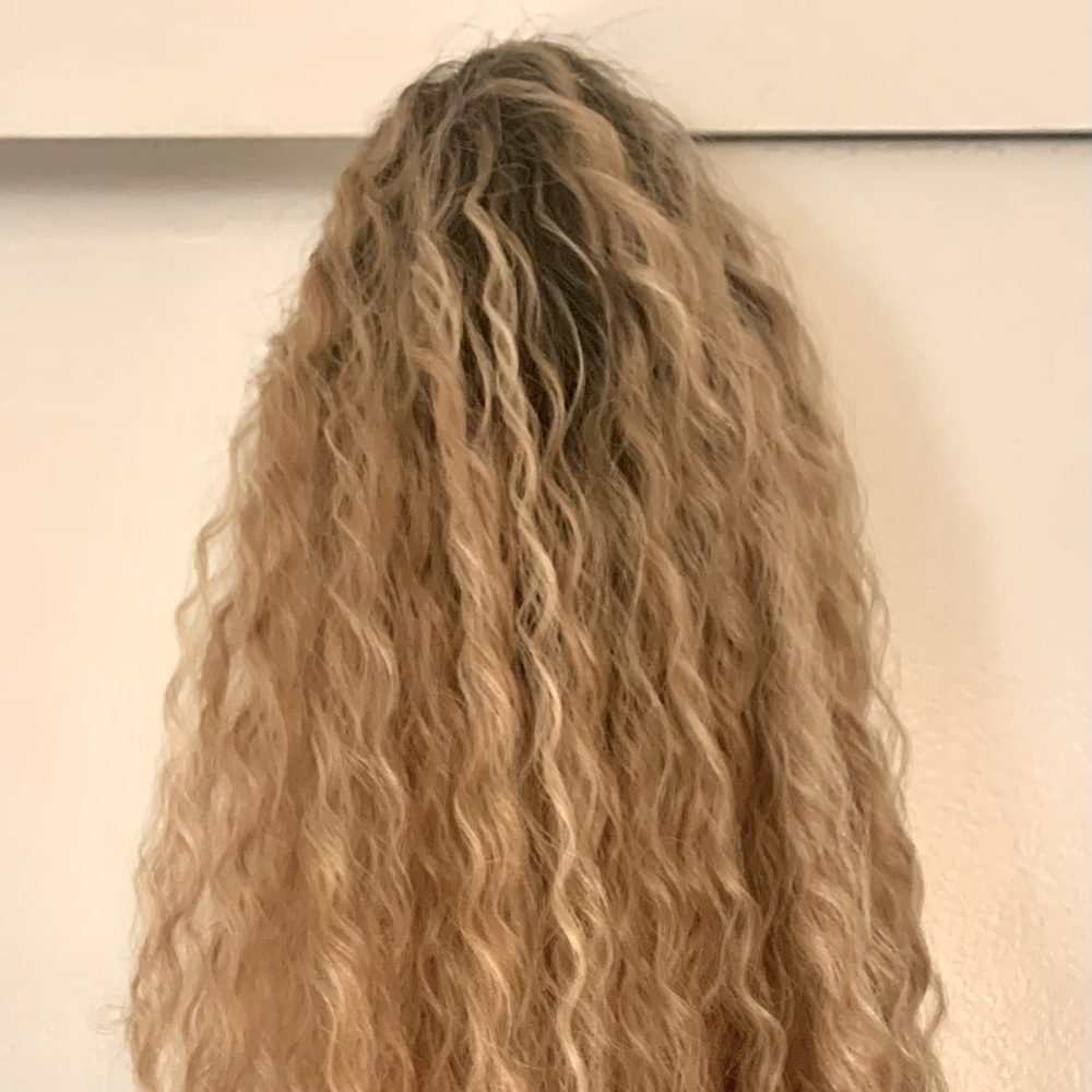 CONVERTI-CAP
Curly Half Wig or Ponytail
Color: Pale Blonde with Dark Brown Roots